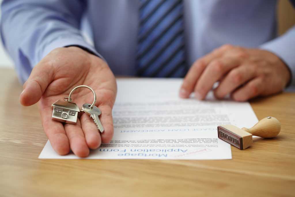 Mortgage Application Form and House Keys