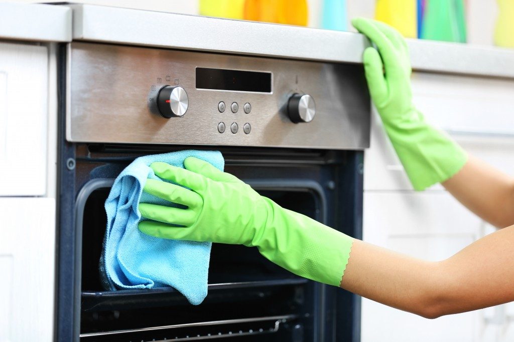 cleaning oven