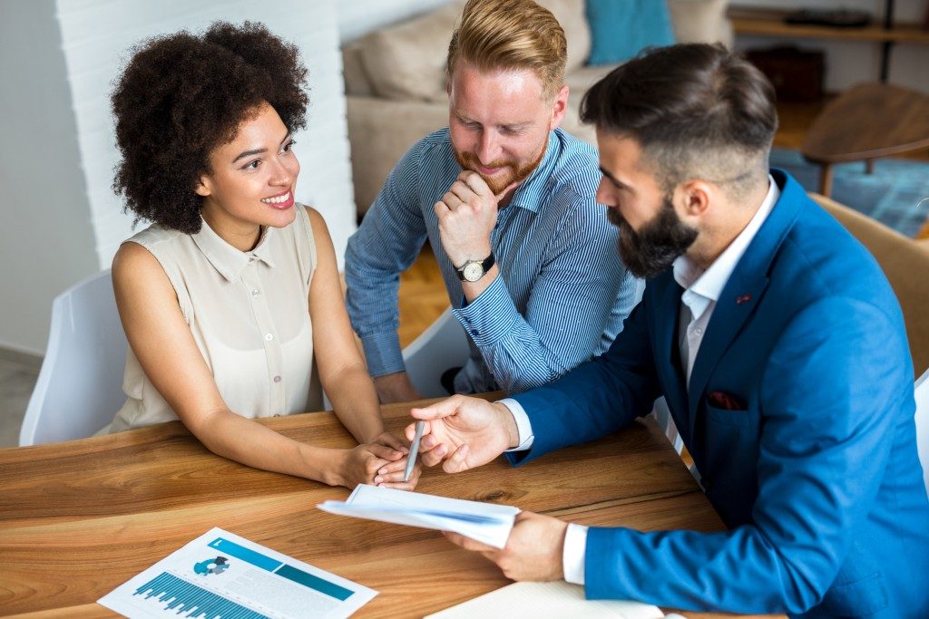 Couple meeting the agent